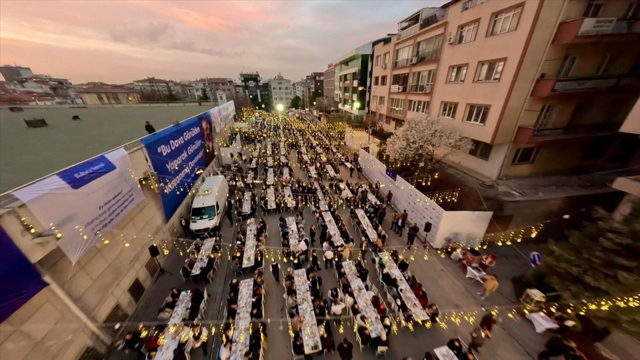 AK Parti Ankara Teşkilatından Sokak İftarı Etkinliği