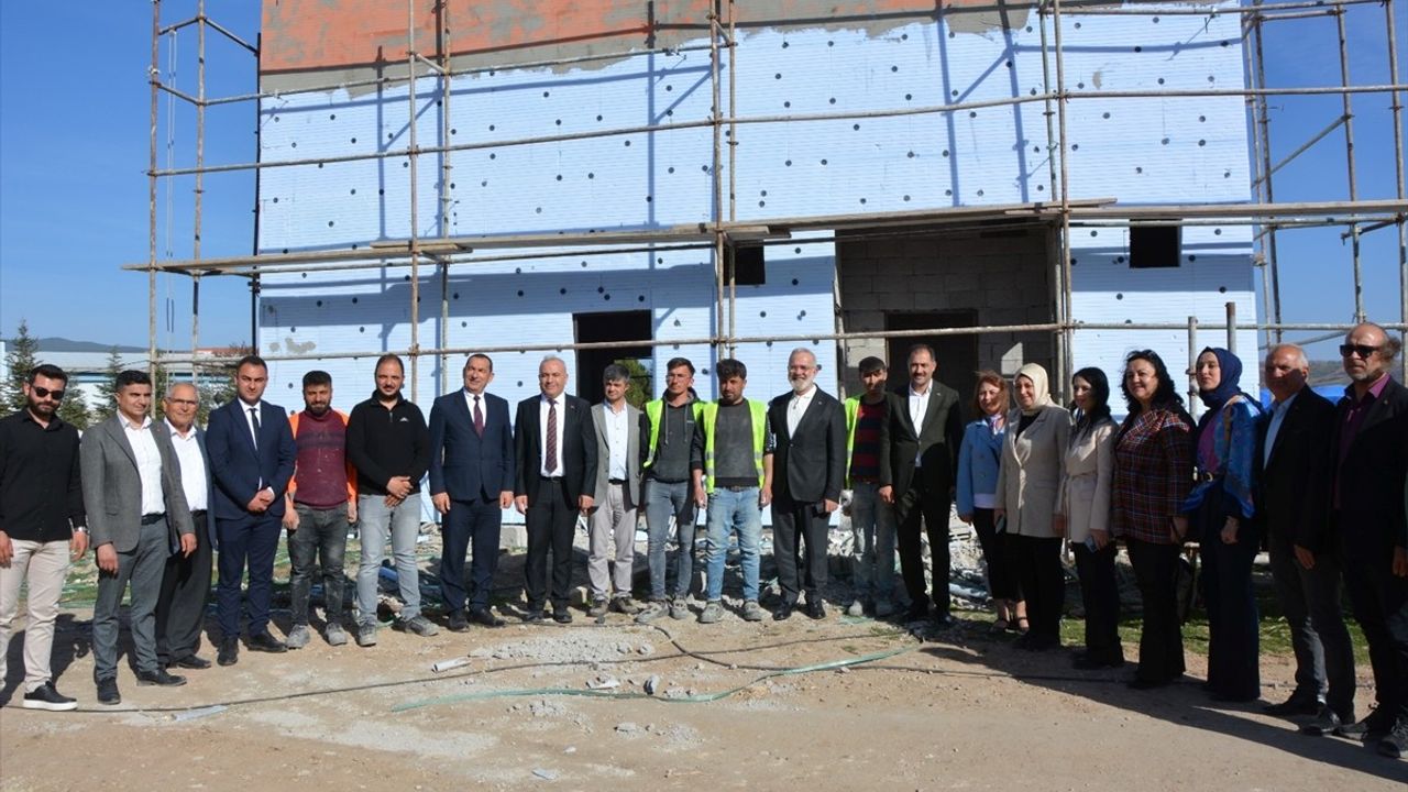 AK Parti Grup Başkanvekili Bahadır Yenişehirlioğlu, Demirci'de Ziyaretlerde Bulundu