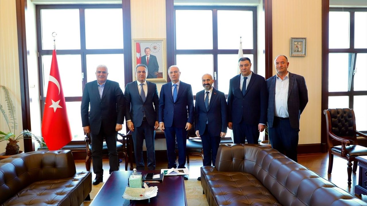 AK Parti ve Alevi Vakıfları Federasyonu Görüşmesi