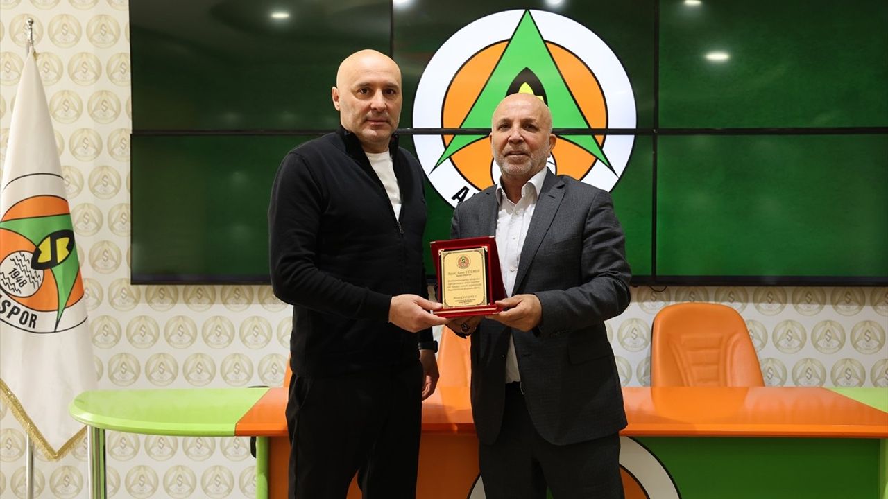 Alanyaspor'da Teknik Direktör Değişikliği