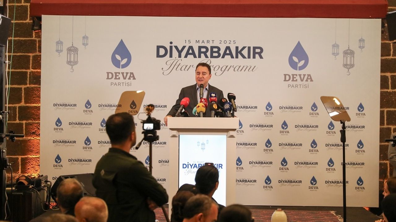 Ali Babacan Diyarbakır'da İftar Programına Katıldı