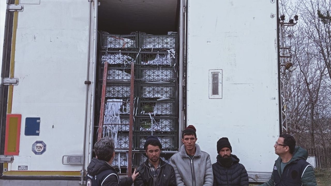 Amasya'da Karpuz Yüklü Tırda 3 Düzensiz Göçmen Yakalandı