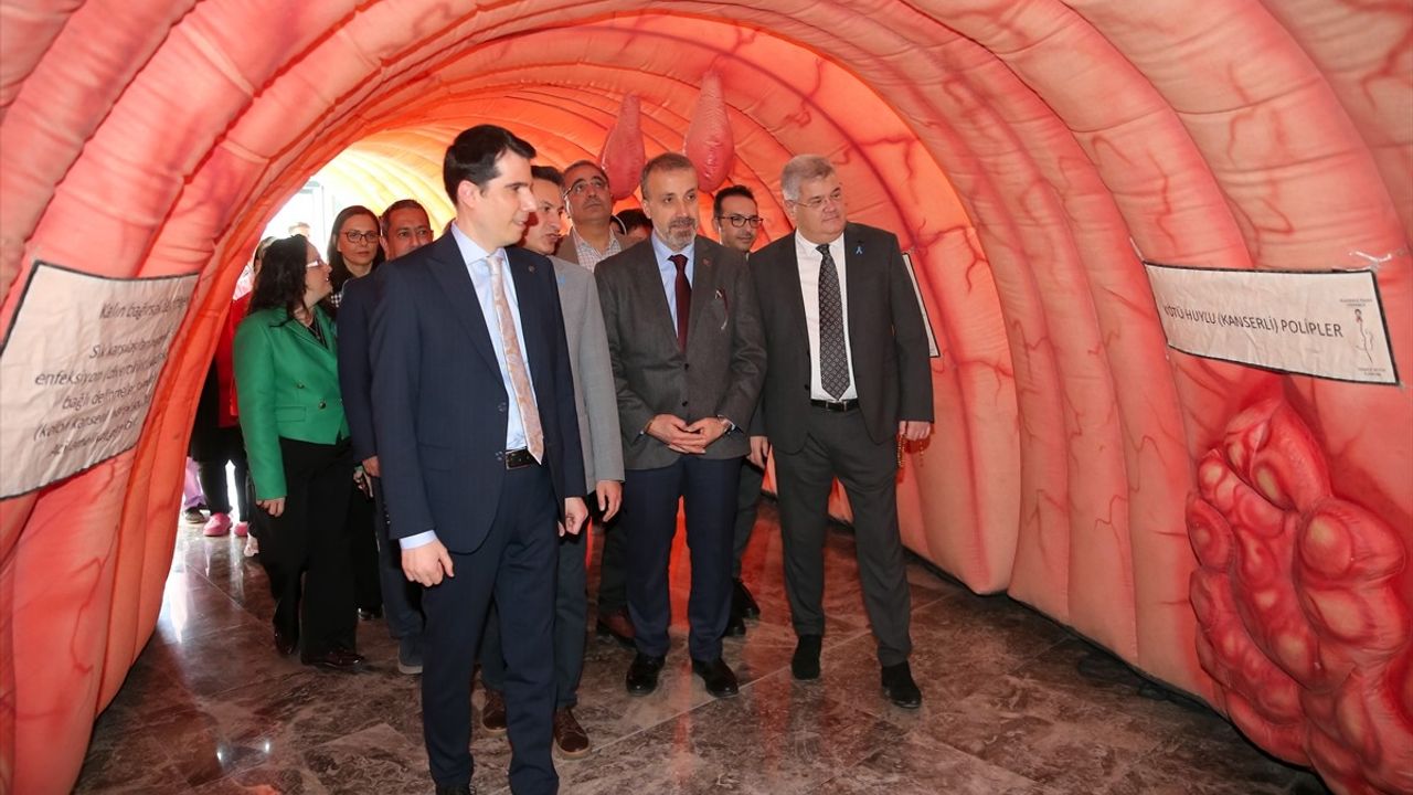 Ankara'da Kolon Kanseri Farkındalığı Artırılıyor