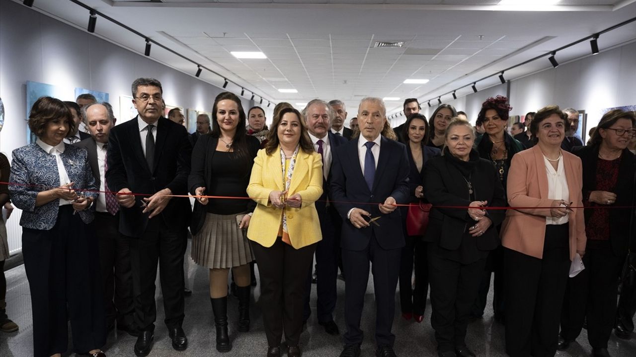 Ankara'da Uluslararası Kadın Sanatçılar Sergisi Açıldı
