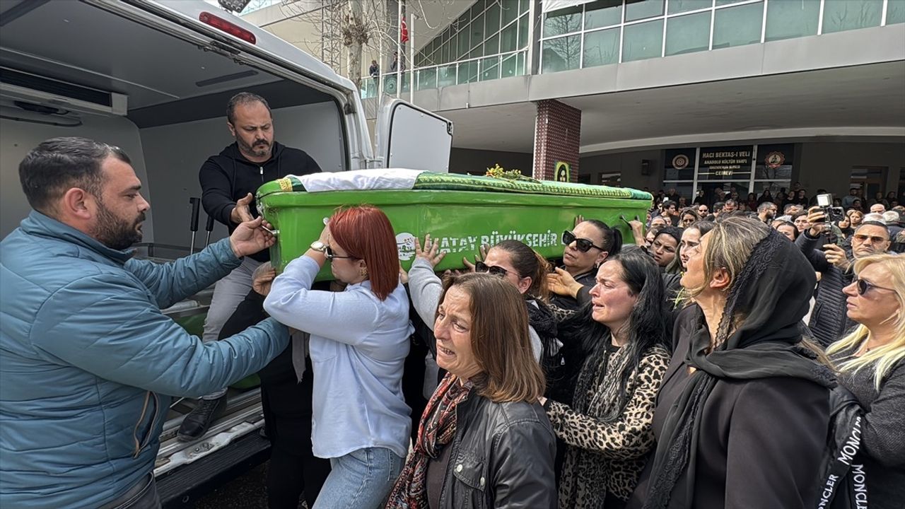 Antalya'da Öldürülen Hemşirenin Cenazesi Hatay'da Defnedildi