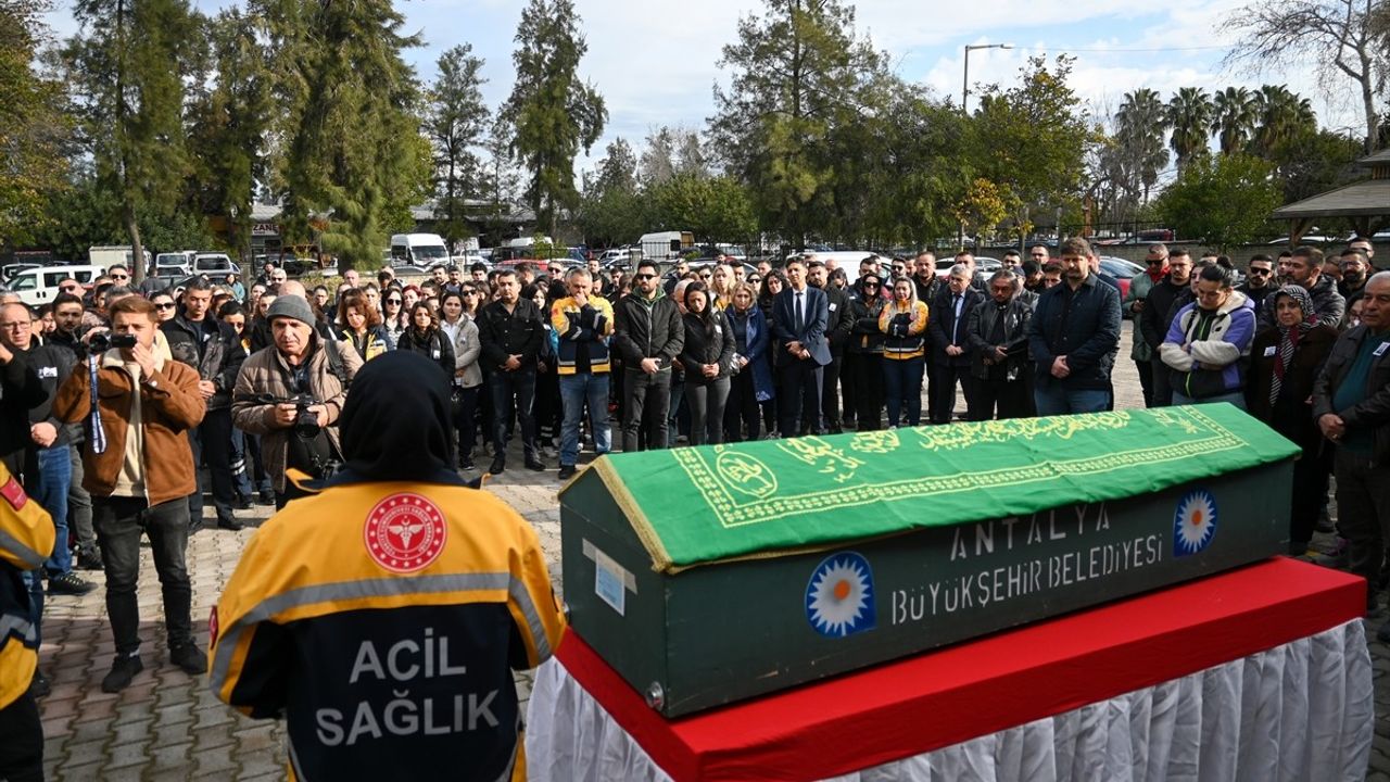 Antalya'da Sağlık Görevlisi Darbedilerek Hayatını Kaybetti