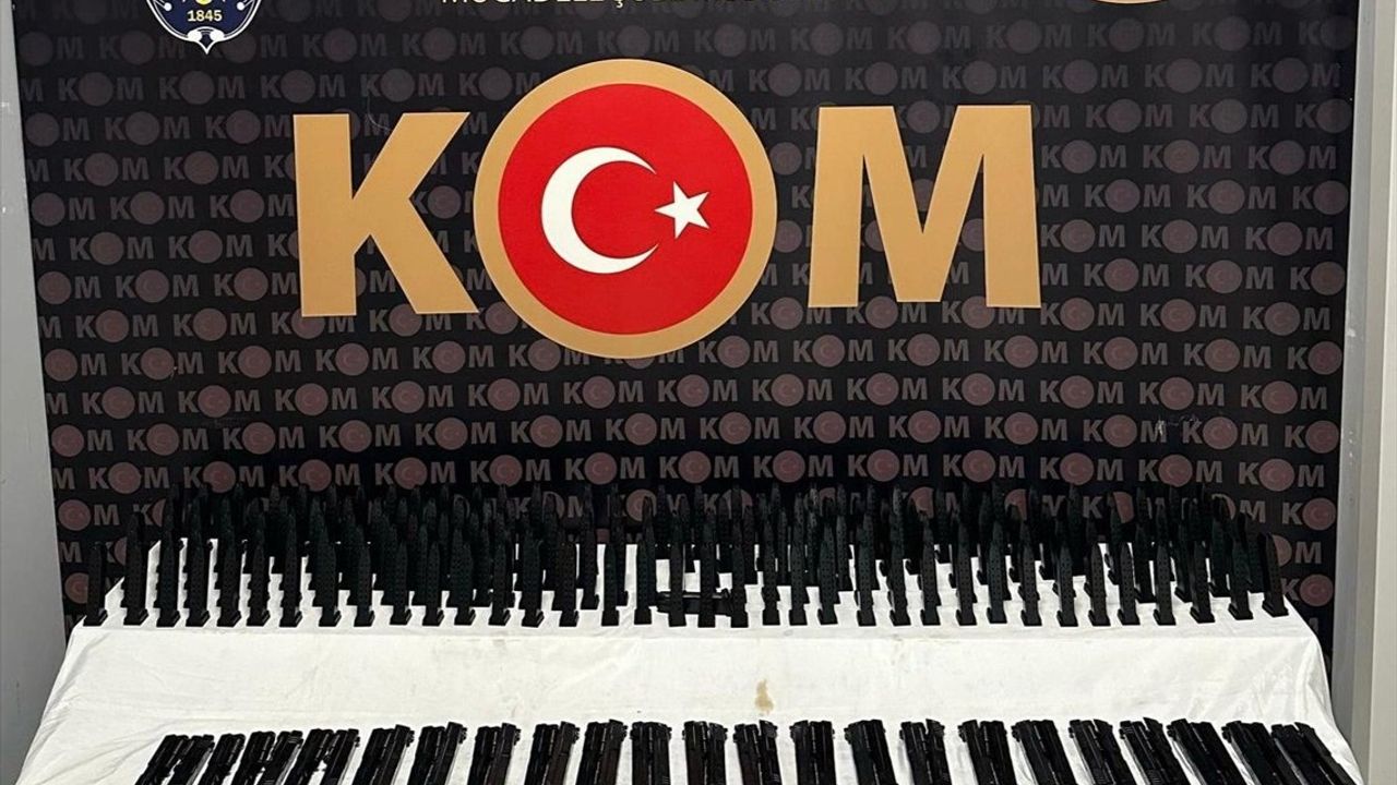 Antalya'da Silah Kaçakçılığı Operasyonu: İki Zanlı Tutuklandı
