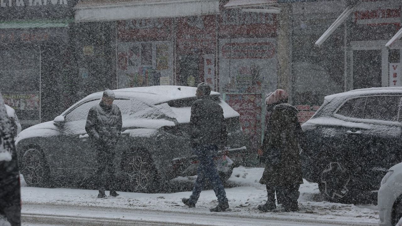 Ardahan'da Kar Yağışı Yeniden Başladı