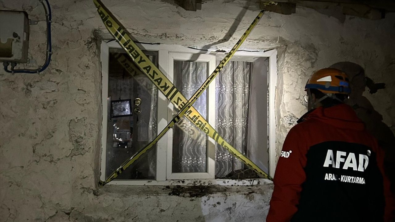 Ardahan'da Tek Katlı Ev Çöktü: Bir Yaralı