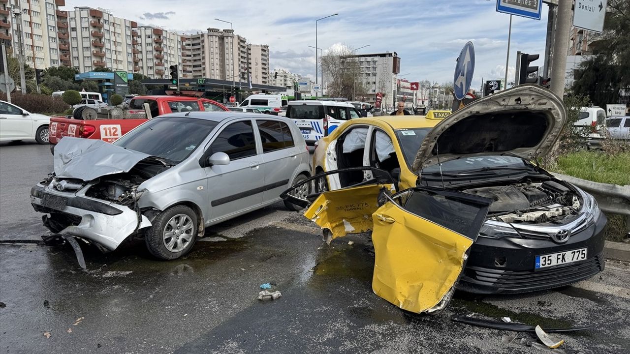 Aydın'da İki Otomobilin Çarpıştığı Kaza: 2 Yaralı