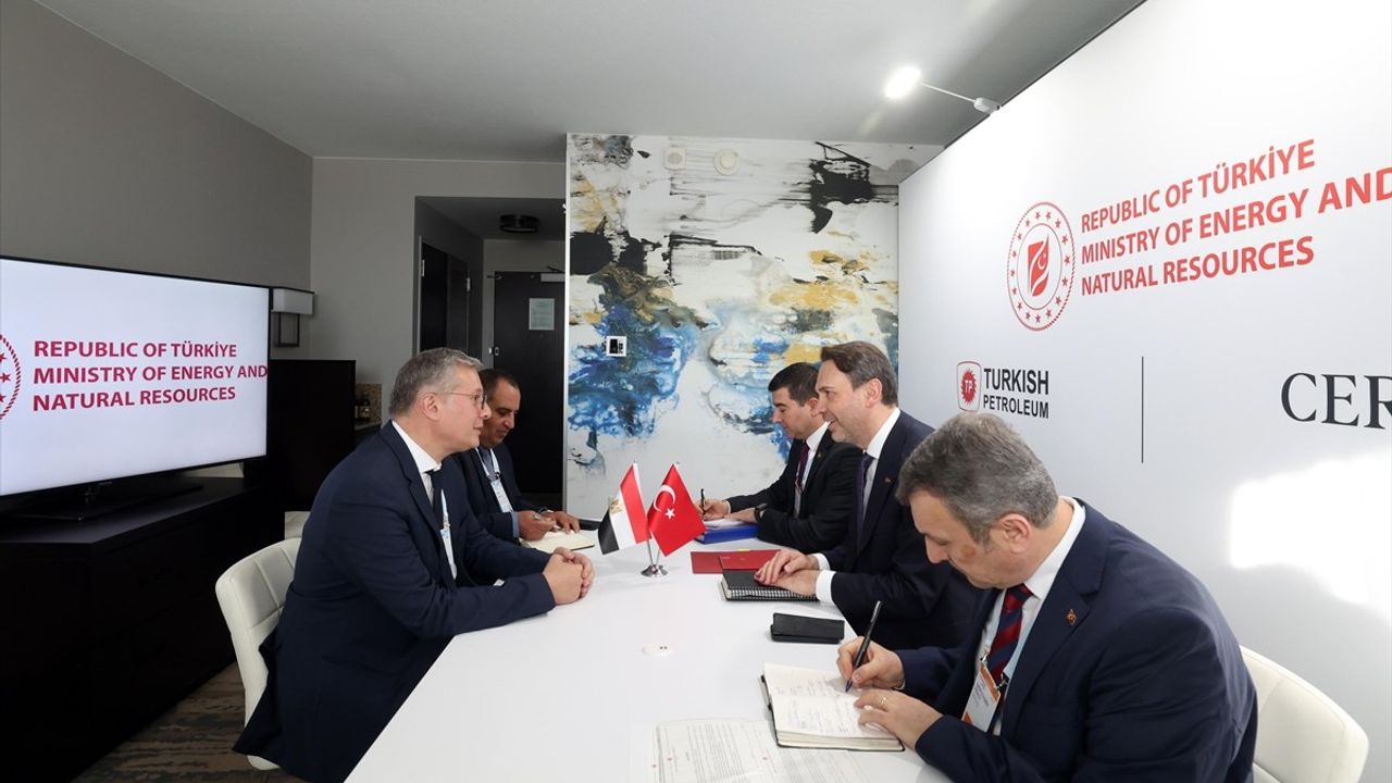 Bakan Bayraktar Enerji İşbirliği Görüşmeleri İçin ABD'de