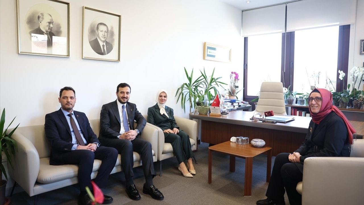 Bakan Göktaş, AK Parti İstanbul Teşkilatına Ziyaret Gerçekleştirdi