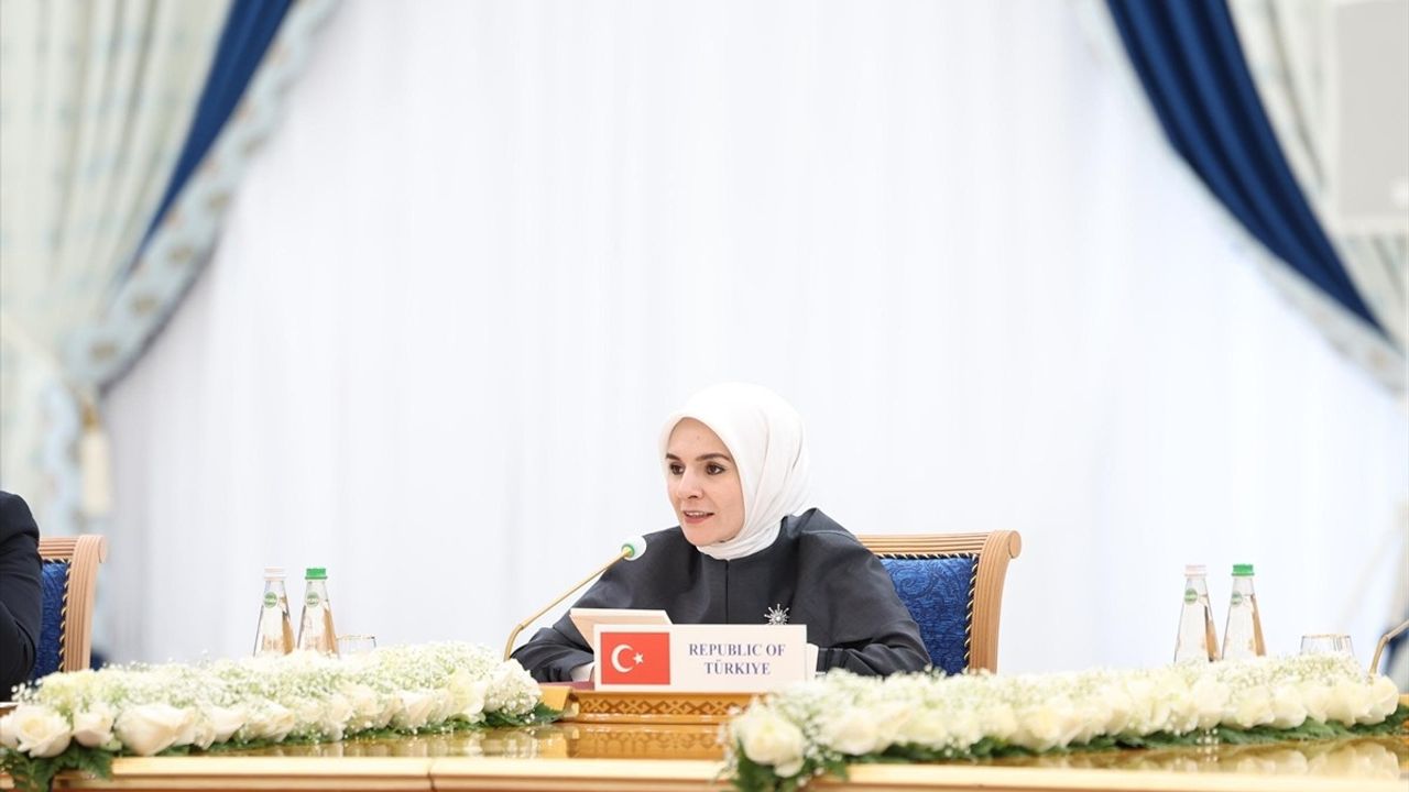 Bakan Göktaş, Türkmenistan'da Çocukların Yararına Konferansa Katıldı