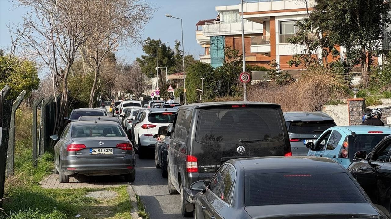 Bakırköy'deki Yol Çalışmaları Vatandaşları Zorluyor