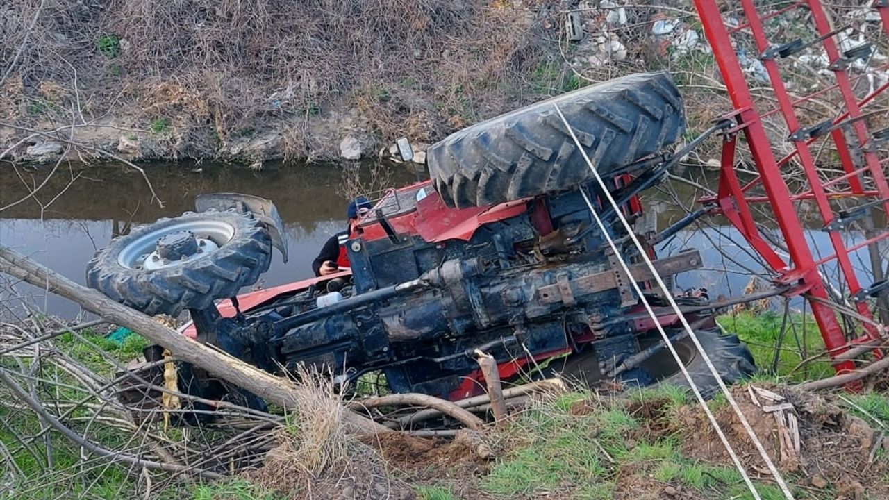 Balıkesir'de Traktör Devrildi: Sürücü Hayatını Kaybetti