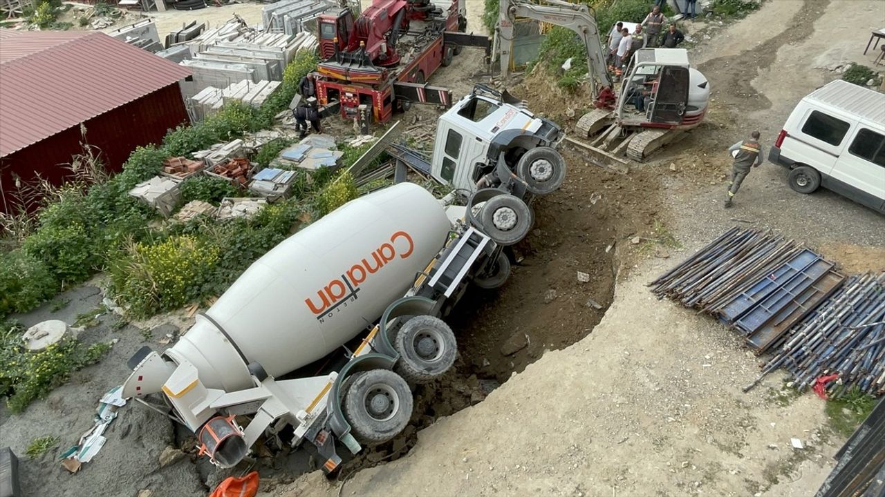 Beton Mikseri Çökme Olayında Yan Yattı