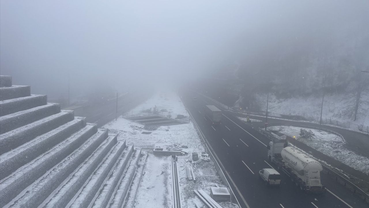 Bolu Dağı'nda Kar Yağışı Etkili Oluyor