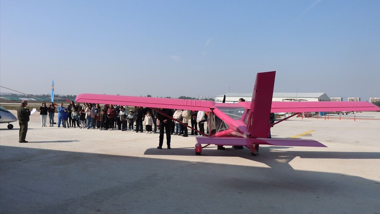Bursa'da Kadınlar ve Çocuklar Pembe Uçak Uçurdu