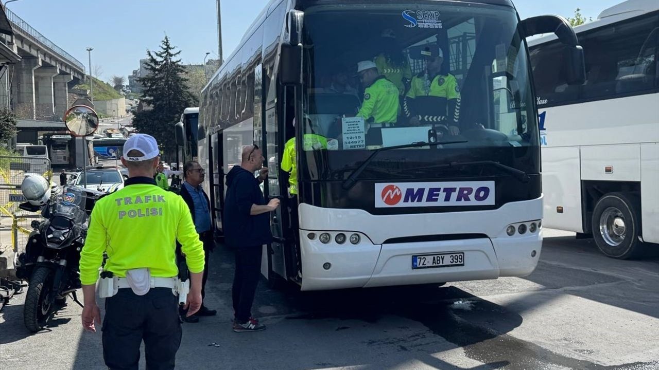 Büyük İstanbul Otogarı'ndaki Bayram Yoğunluğu Artıyor