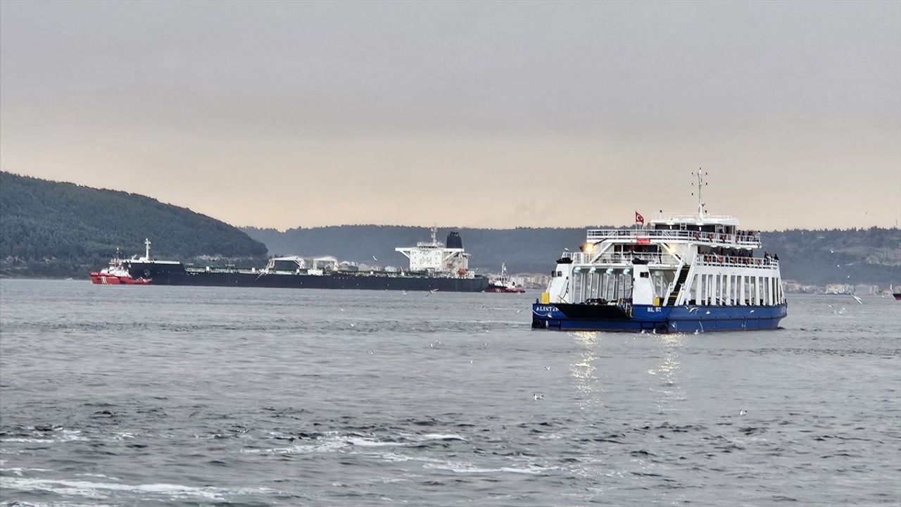 Çanakkale Boğazı'nda Arızalanan Tanker Güvenli Bölgeye Çekildi