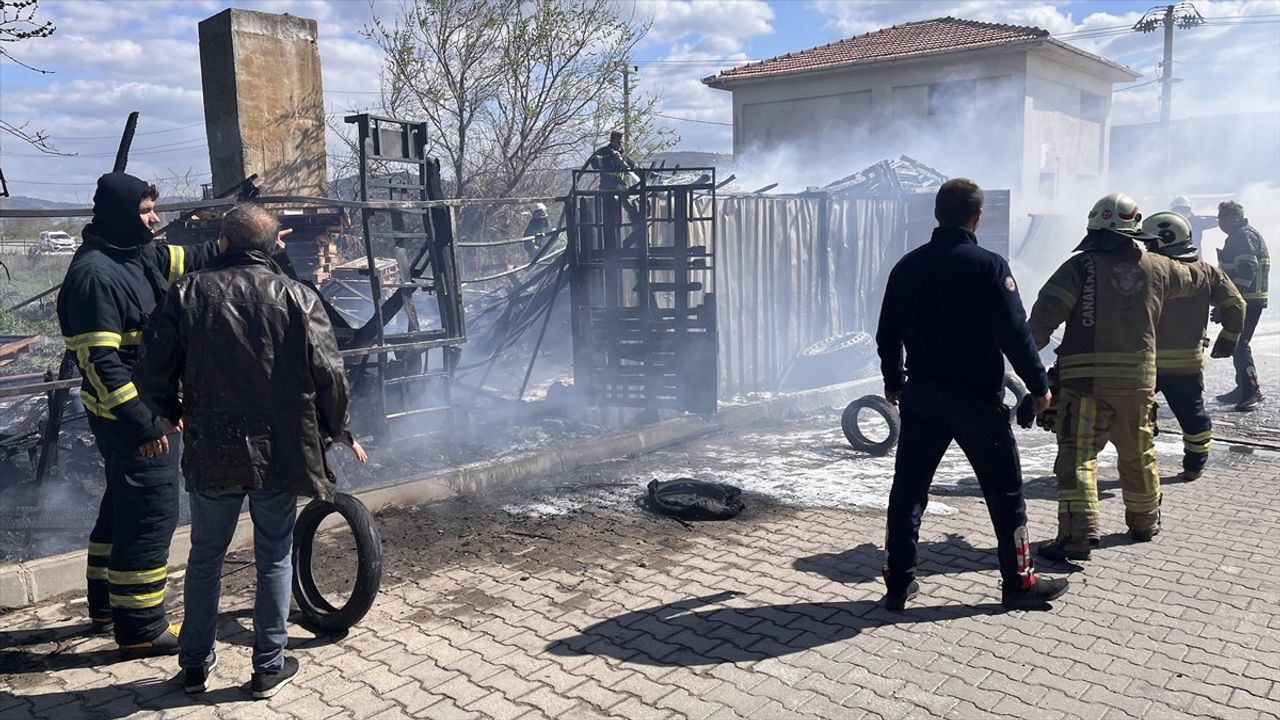 Çanakkale'de Sanayi Sitesindeki Yangın Kontrol Altına Alındı