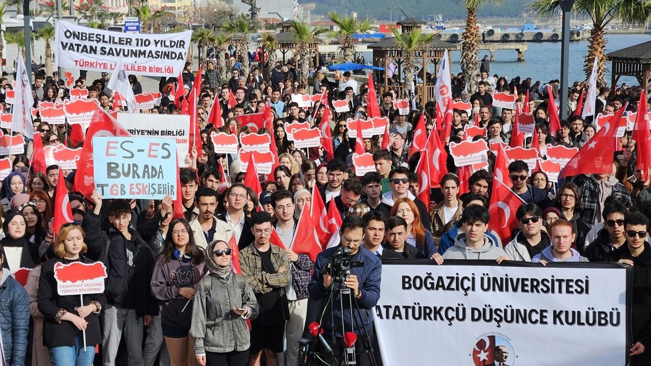 Çanakkale'de Şehitlere Saygı Mitingi Düzenlendi