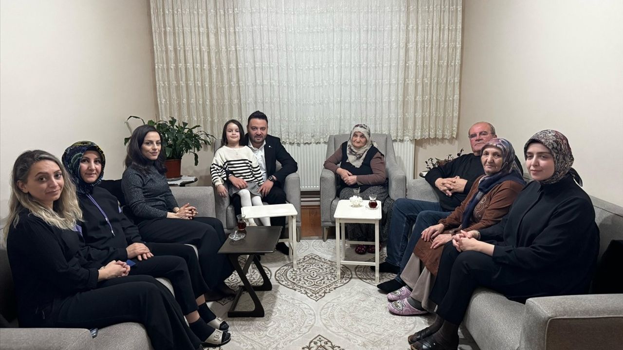 Cemile Efe'nin 109. Yaşında 8 Mart Kadınlar Günü Ziyareti