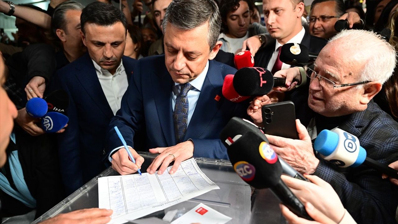 CHP Genel Başkanı Özgür Özel, Ön Seçimde Oyunu Kullandı