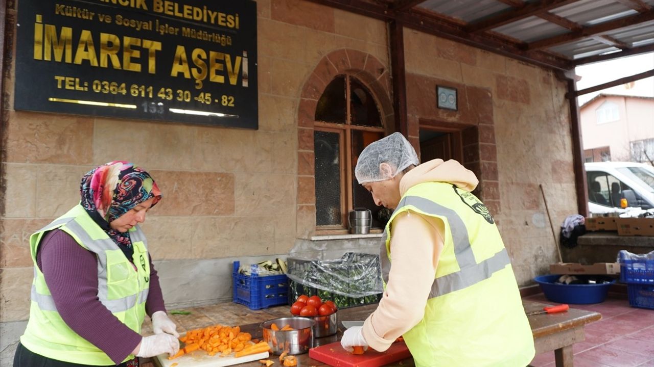 Çorum'daki İmaret Aşevi, Ramazan'da 1500 Kişiye İftar Veriyor