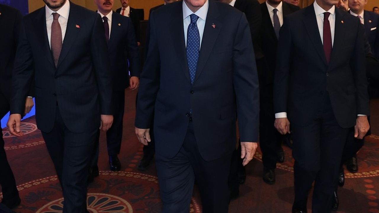 Cumhurbaşkanı Erdoğan, İftar Programında Eleştirilerde Bulundu