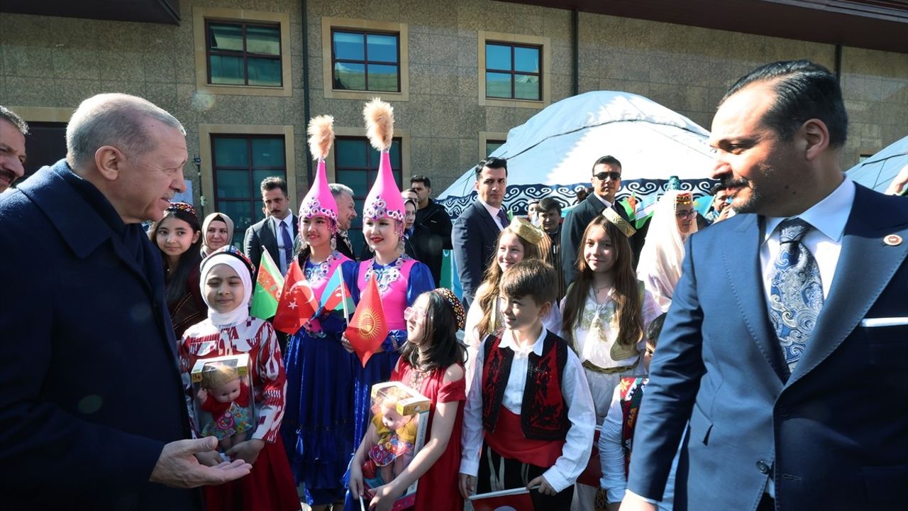 Cumhurbaşkanı Erdoğan İstanbul'da Nevruz Ateşini Yaktı