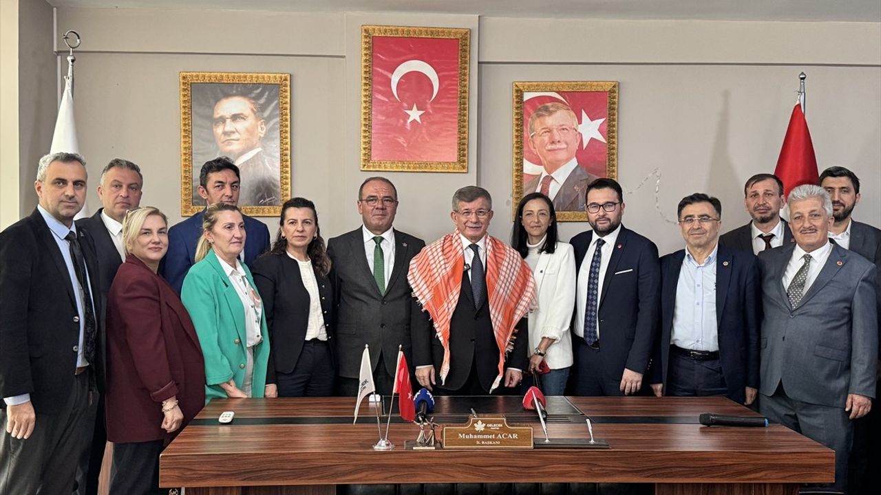 Davutoğlu'ndan Antalya'da Güçlü Mesajlar
