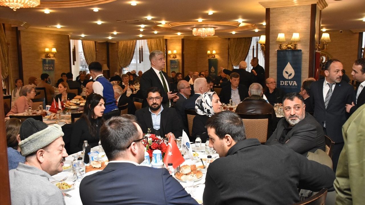 DEVA Partisi Genel Başkanı Ali Babacan Sakarya'da Basın Toplantısı Düzenledi