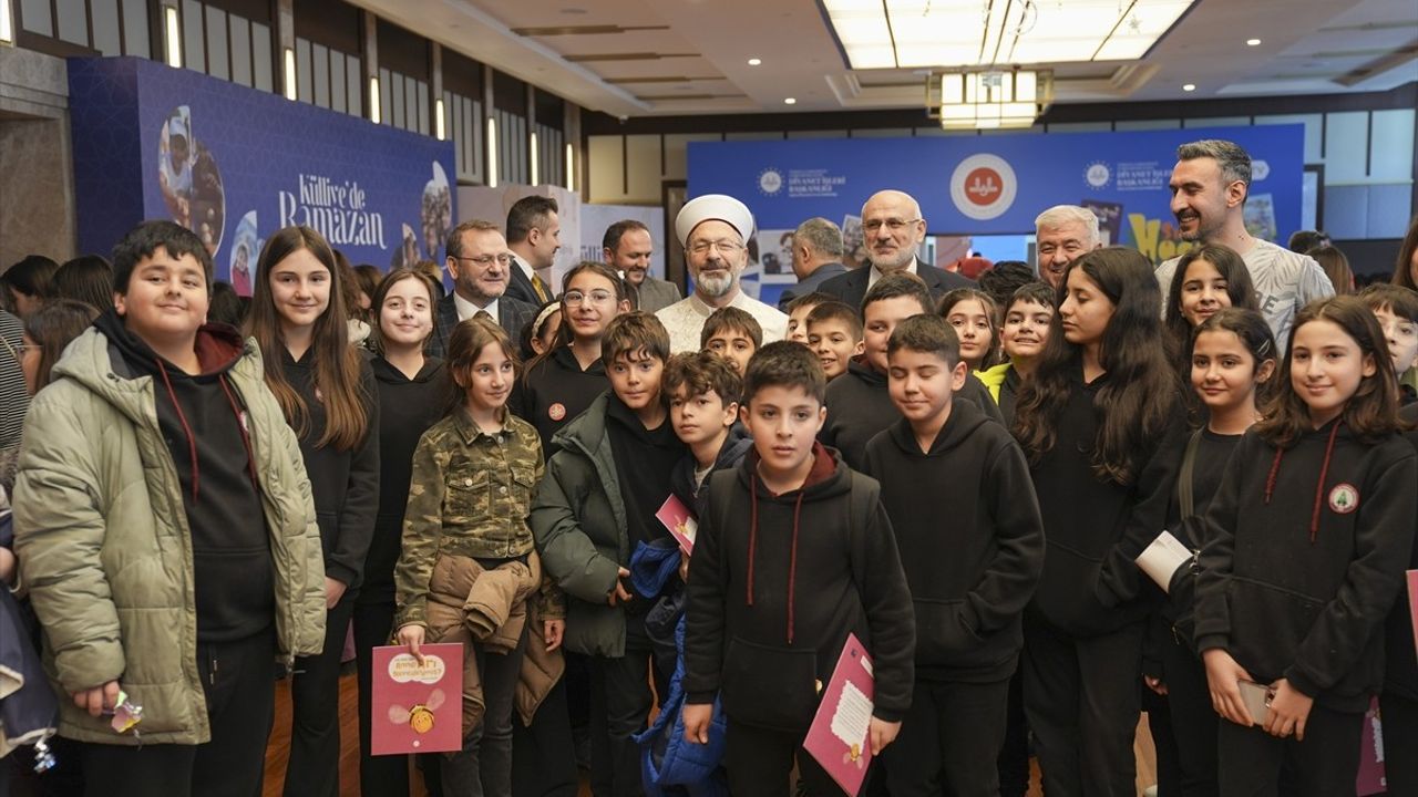 Diyanet İşleri Başkanı Ali Erbaş, 'Külliye'de Ramazan' Etkinliklerini Ziyaret Etti