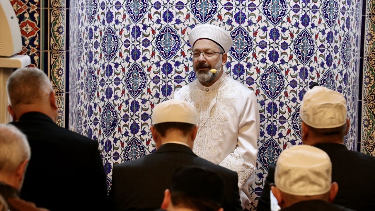 Diyanet İşleri Başkanı Ali Erbaş Sakarya'da Enderun Usulü Teravih Kıldırdı