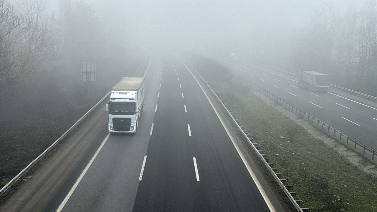 Düzce'de Otoyolda Sis Etkili