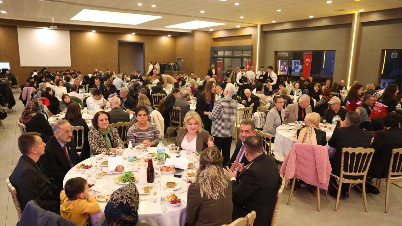 Edirne'de Şehit Aileleri ve Gazilere İftar Programı Düzenlendi