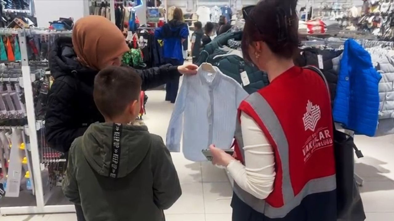 Edirne Vakıflar Bölge Müdürlüğü'nden İhtiyaç Sahibi Çocuklara Bayram Hediye