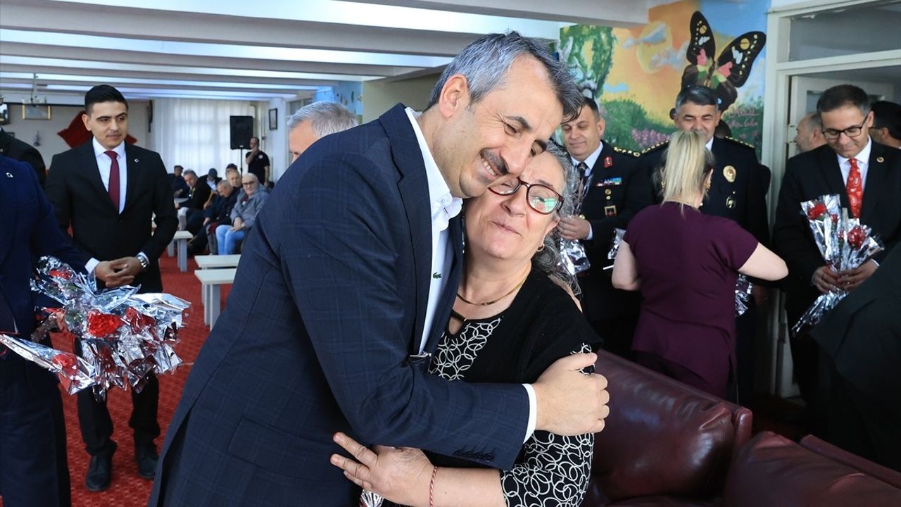 Edirne Valisi Sezer'den Duygu Dolu Huzurevi Ziyareti