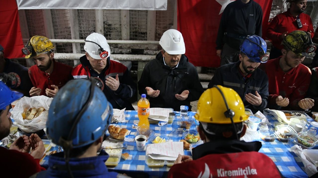 Edirne Valisi Yunus Sezer, Madencilerle İftar Sofrasında Bir Araya Geldi