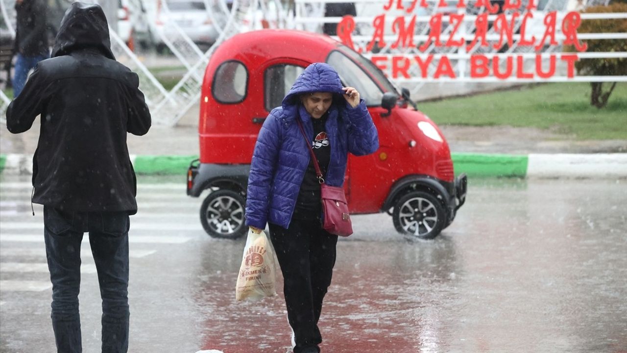 Edirne ve Kırklareli'nde Sağanak ve Dolu Yağışı