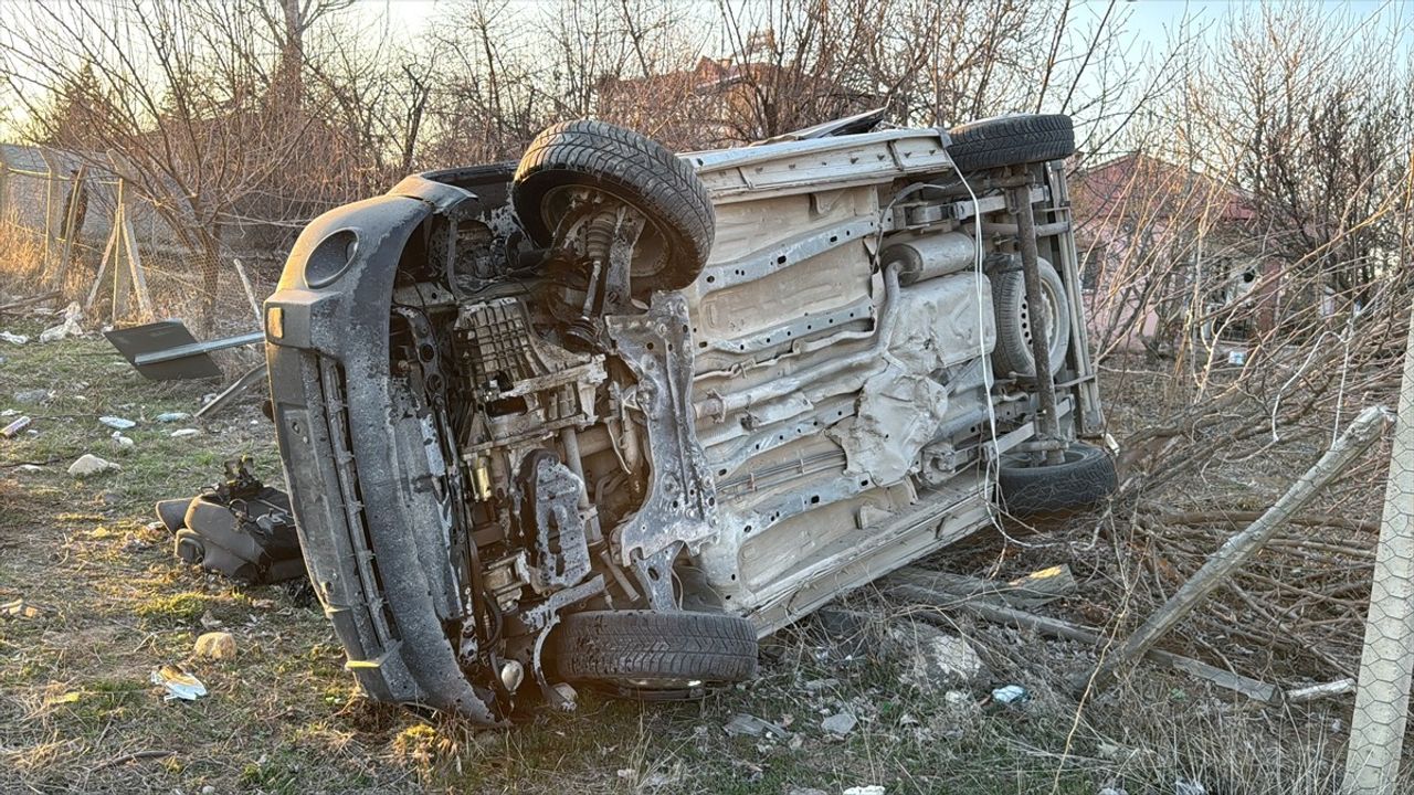 Elazığ'da Ticari Araç Devri Kazasında 5 Yaralı