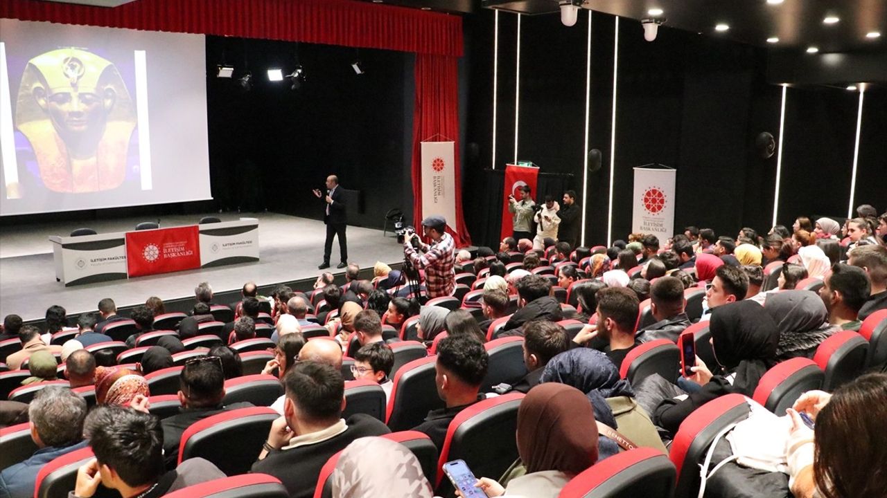 Erzurum'da Dezenformasyon Konferansı Gerçekleştirildi