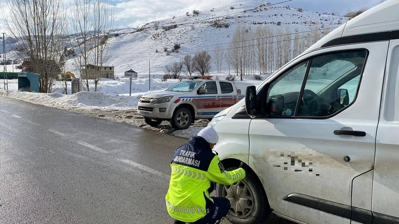 Erzurum'da Jandarma Tarafından 106 Araç Trafikten Men EDİLDİ