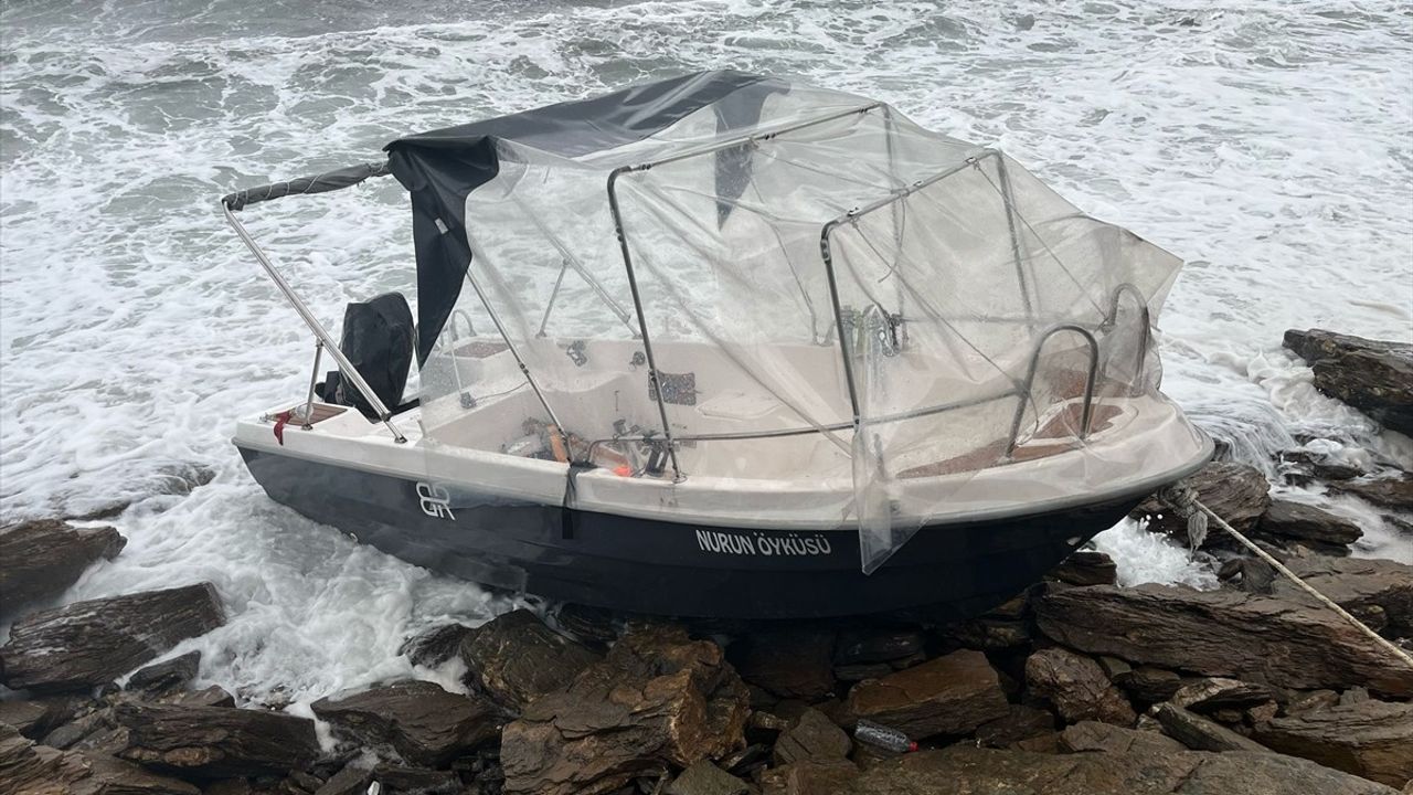 Fırtına, Tekneyi Çanakkale'ye Sürükledi