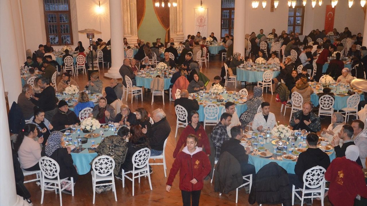 Gelibolu Mevlevihanesi'nde İftar Programı Düzenlendi