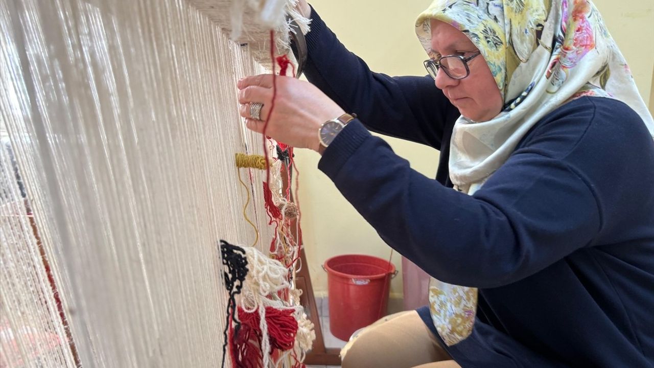 Giresun'da Kadınlar Kilim Dokuyarak Aile Ekonomilerine Destek Oluyor