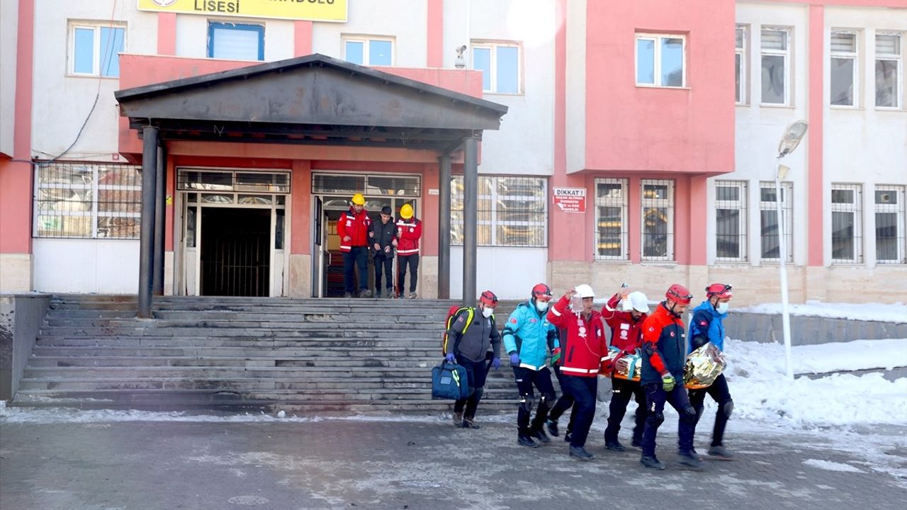 Hakkari'de Deprem Simülasyonu: Arama Kurtarma Tatbikatı Gerçekleştirildi