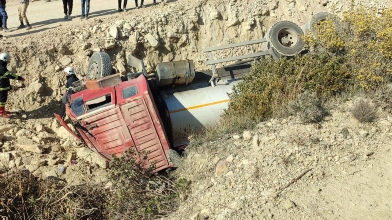 Hatay'da Arazöz Devrildi: Sürücü Hayatını Kaybetti