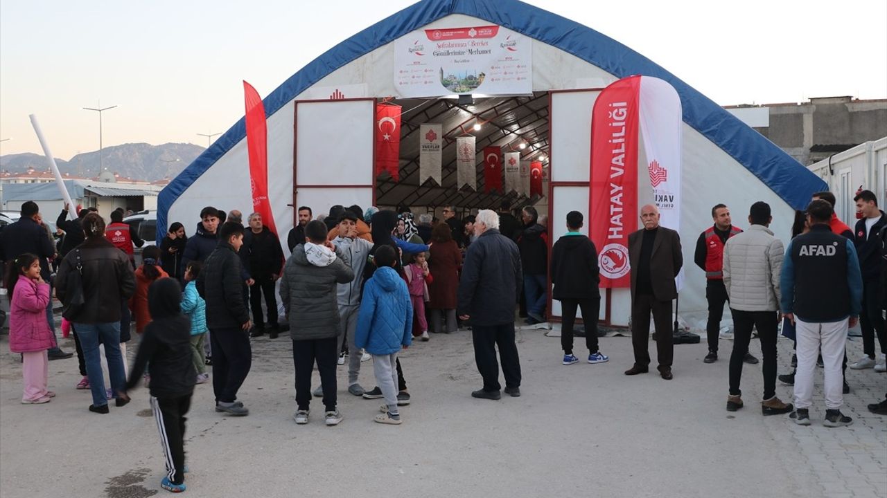 Hatay'da Depremzedelere İftar İkramı
